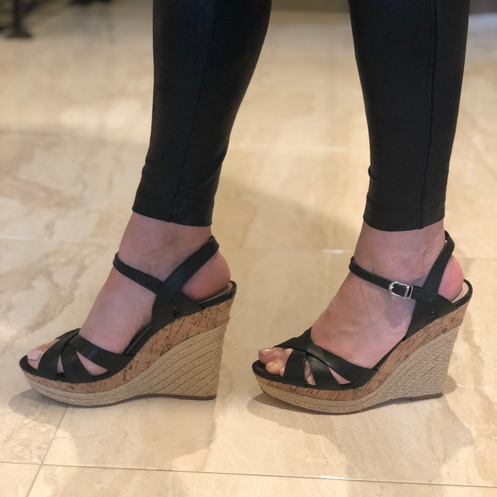 Charles David Astro Black Sandals